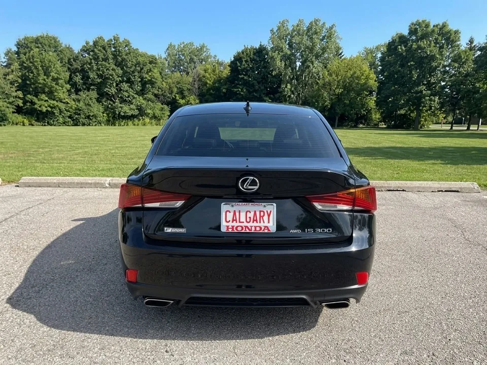 Lexus Is 300 2020 photo 5