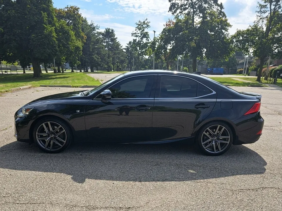 Lexus Is 300 2020 photo 4