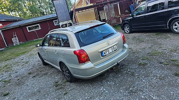 Toyota Avensis 2005 photo 4