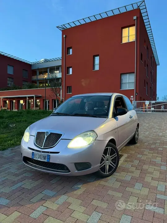 Lancia Ypsilon