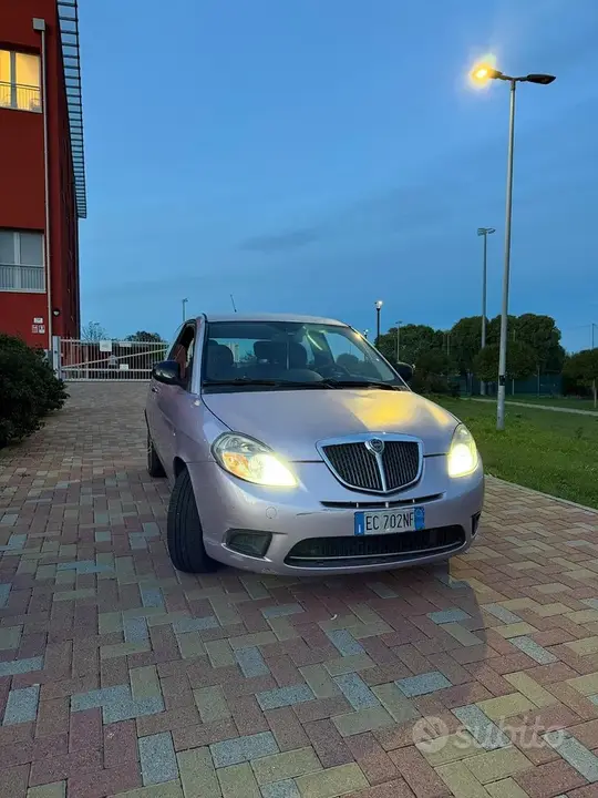 Lancia Ypsilon 2011 photo 2