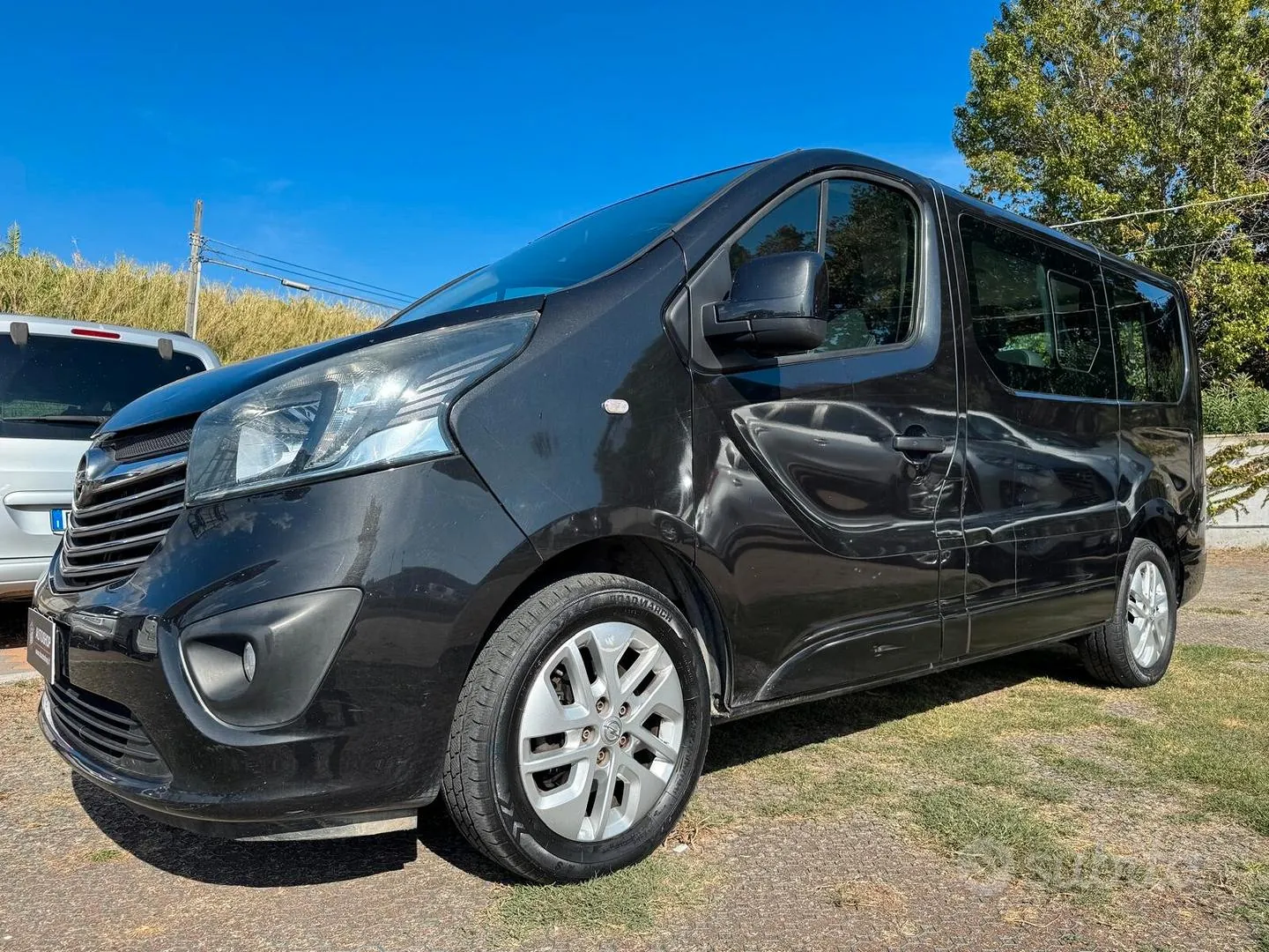 Opel Vivaro 2015 photo 2