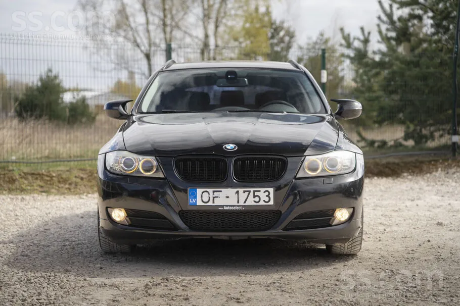 BMW 318 2012 photo 2