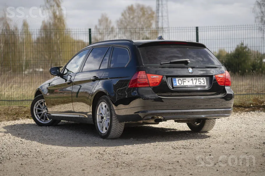 BMW 318 2012 photo 4