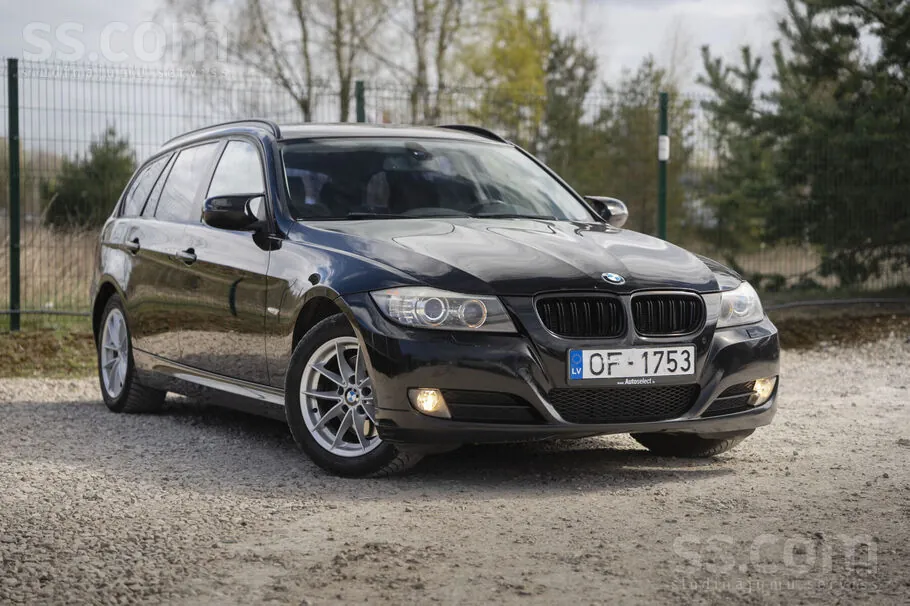 BMW 318 2012 photo 3