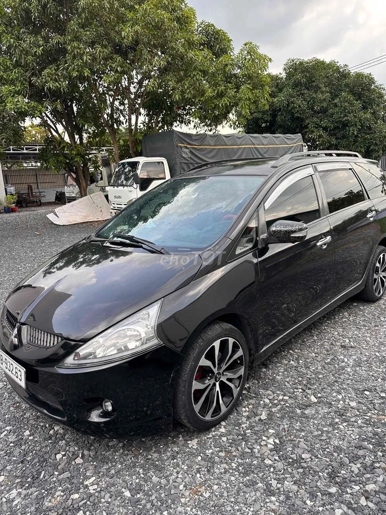 Mitsubishi Grandis 2005 photo 2