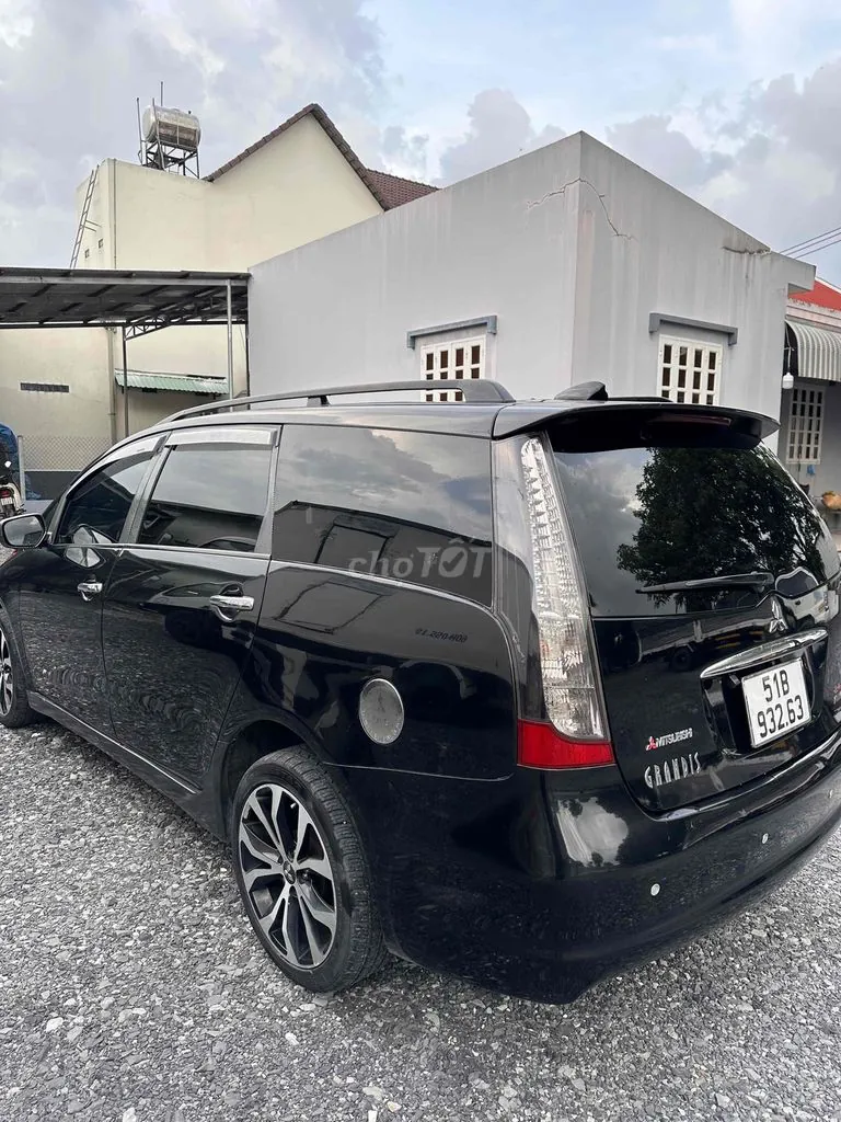 Mitsubishi Grandis 2005 photo 3