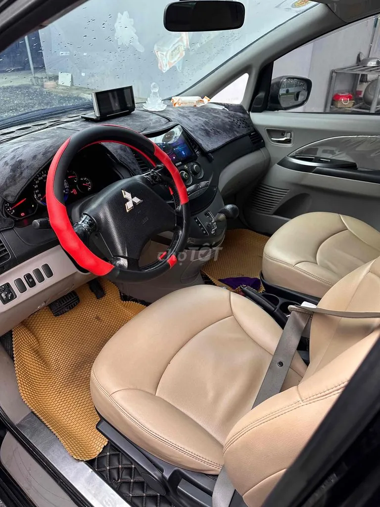 Mitsubishi Grandis 2005 photo 5
