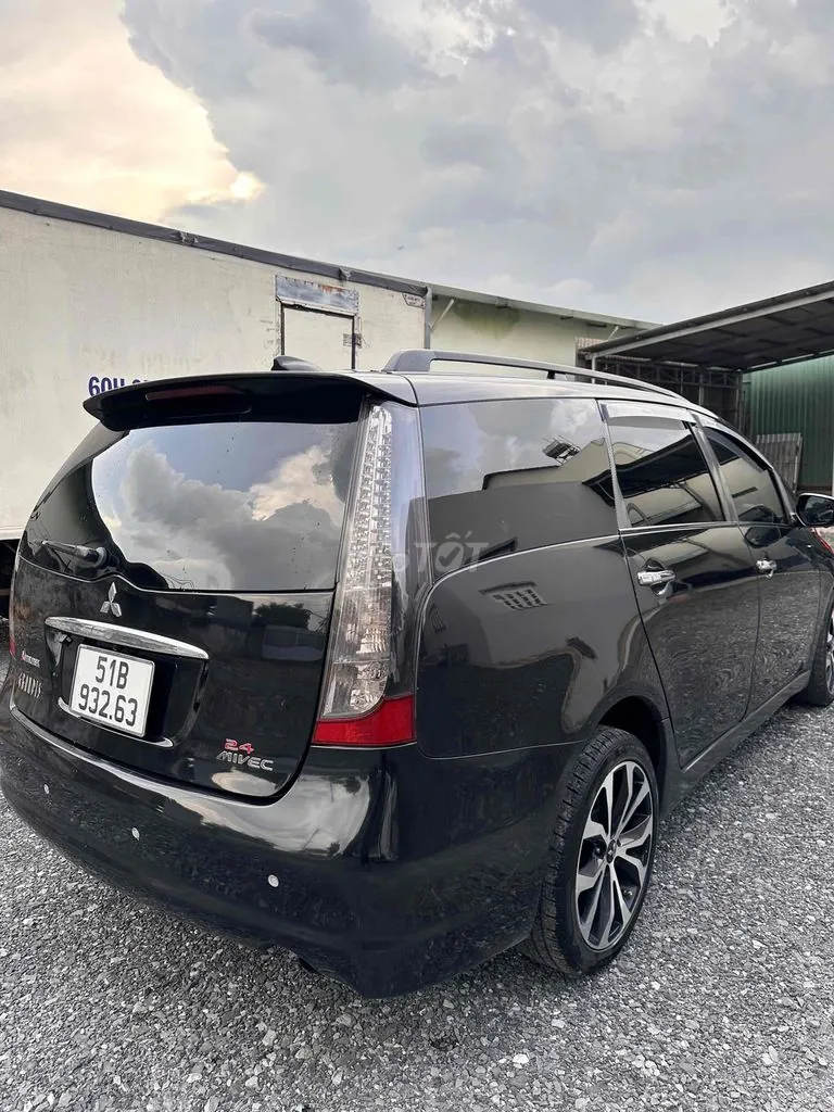 Mitsubishi Grandis 2005 photo 4