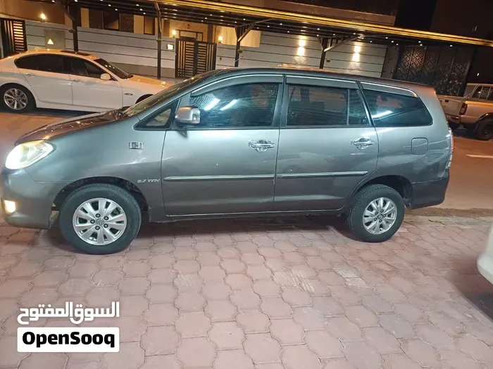 Toyota Innova 2011 photo 3