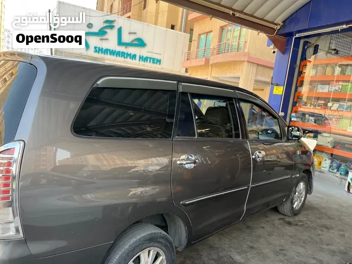 Toyota Innova 2011 photo 2