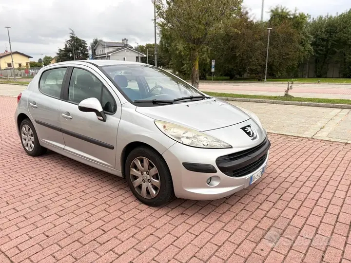 Peugeot 207 2006 photo 3