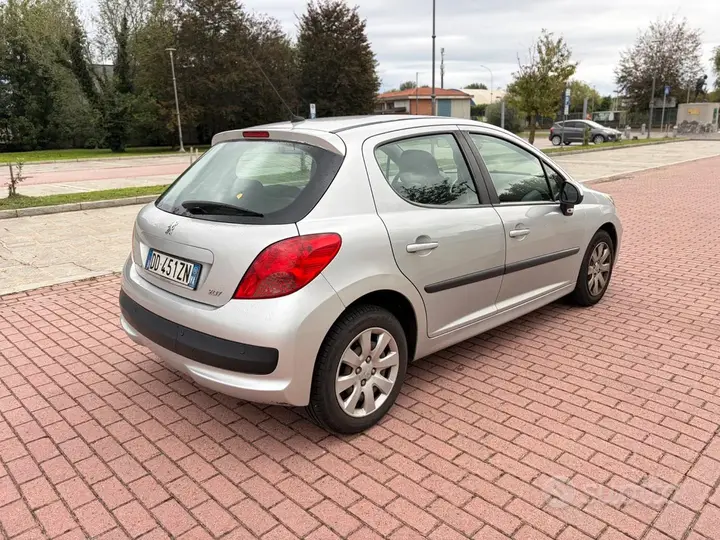 Peugeot 207 2006 photo 4