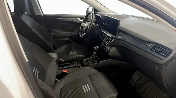 Ford Focus 2024 photo 3