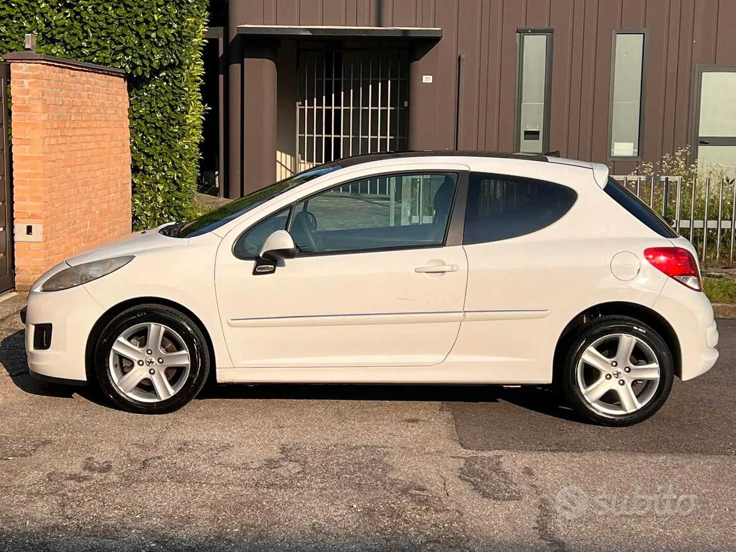 Peugeot 207 2011 photo 5