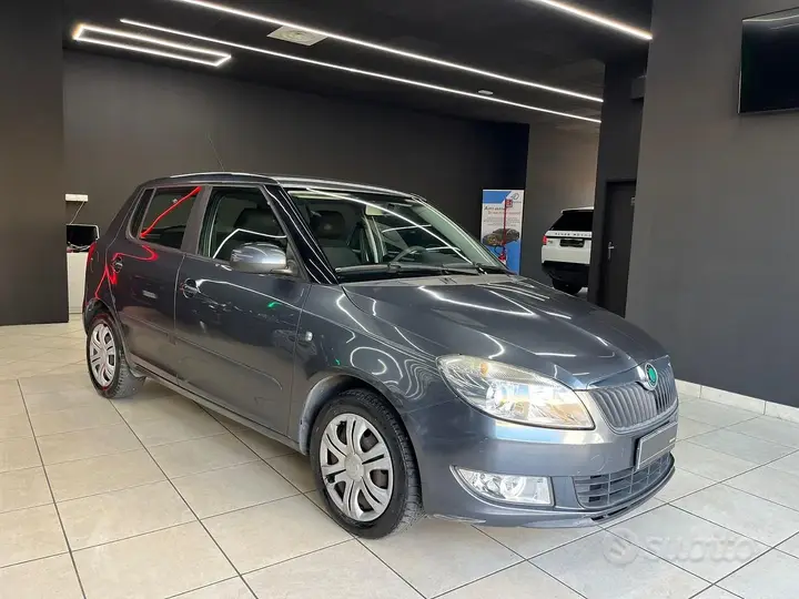 Skoda Fabia 2011 photo 4
