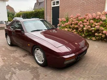 Porsche 944