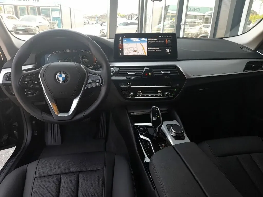 BMW 5 Series 2022 photo 3