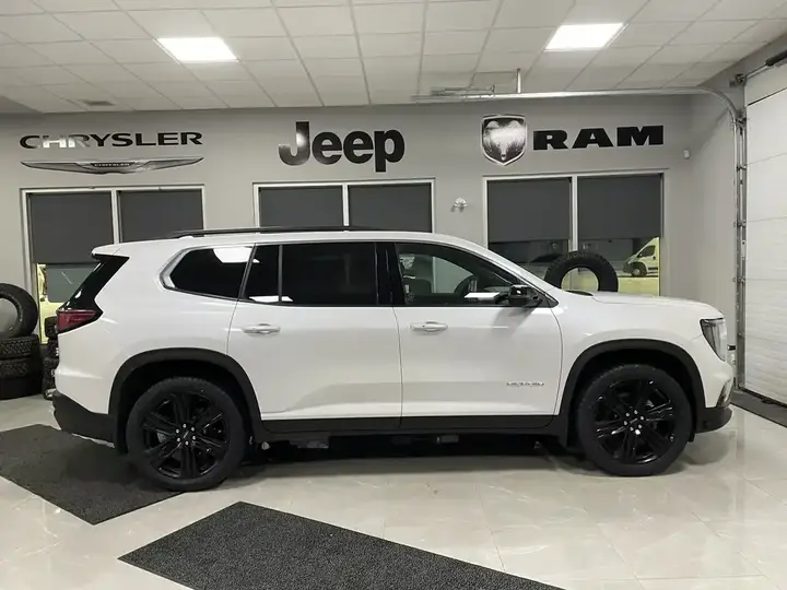 GMC Acadia 2024 photo 3