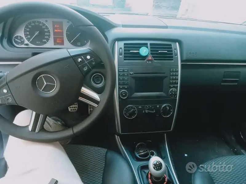 Mercedes-Benz B-Class 2010 photo 5