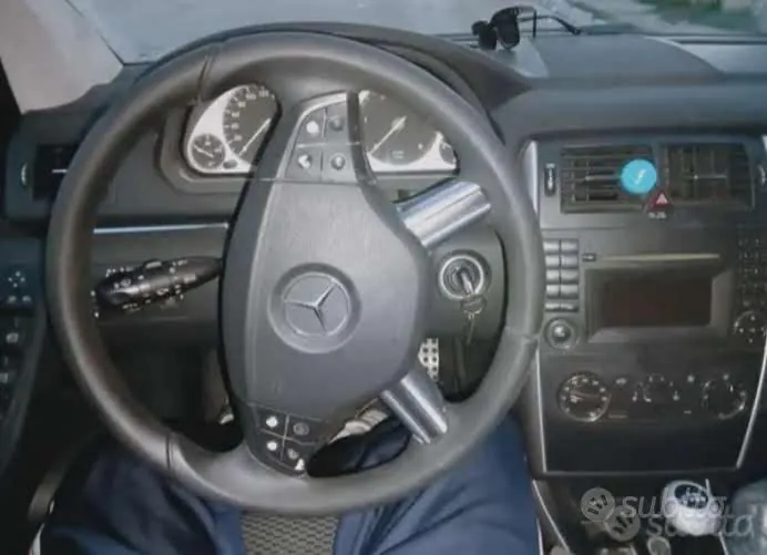 Mercedes-Benz B-Class 2010 photo 2