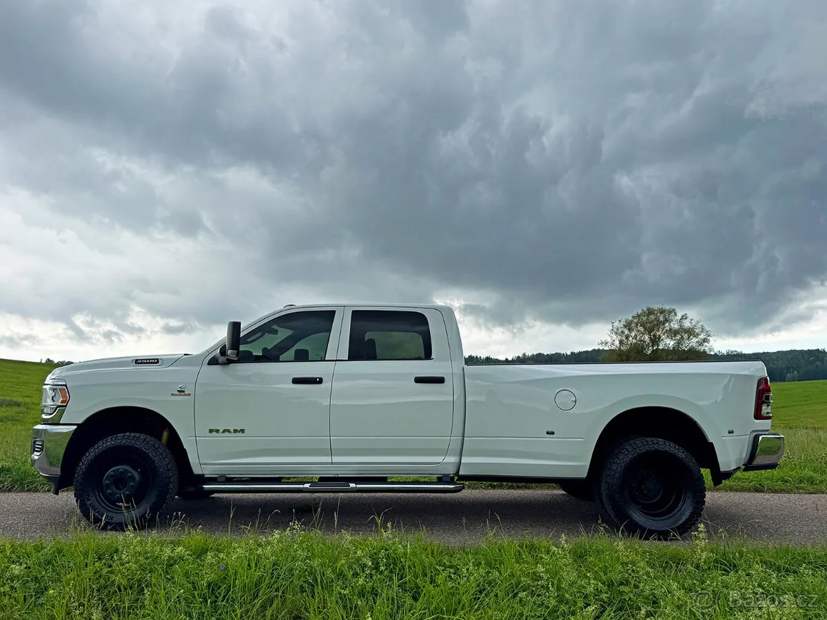 Dodge Ram 3500 2019 photo 2