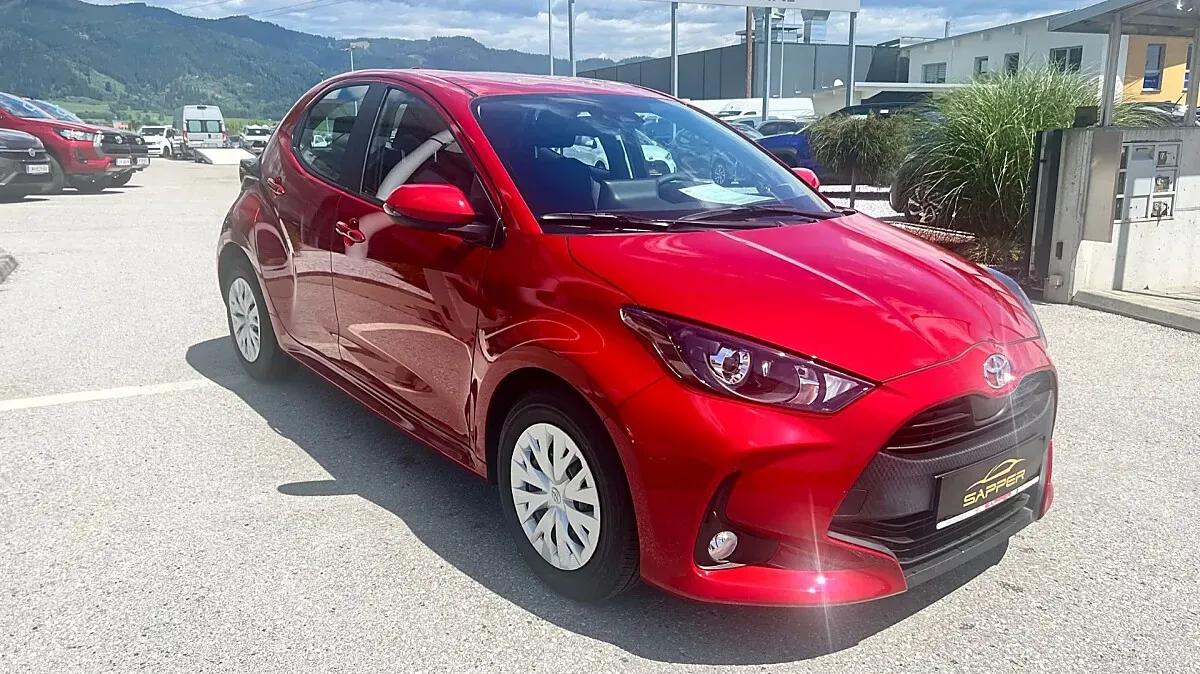 Toyota Yaris 2023 photo 2