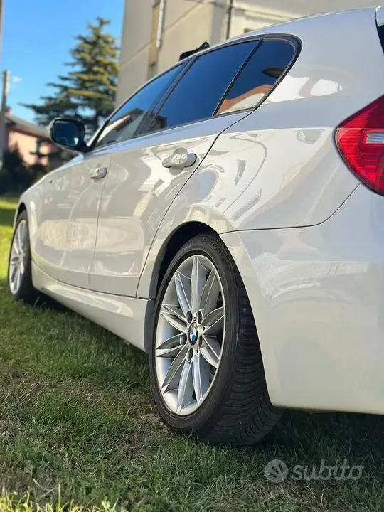 BMW 1 Series 2010 photo 2