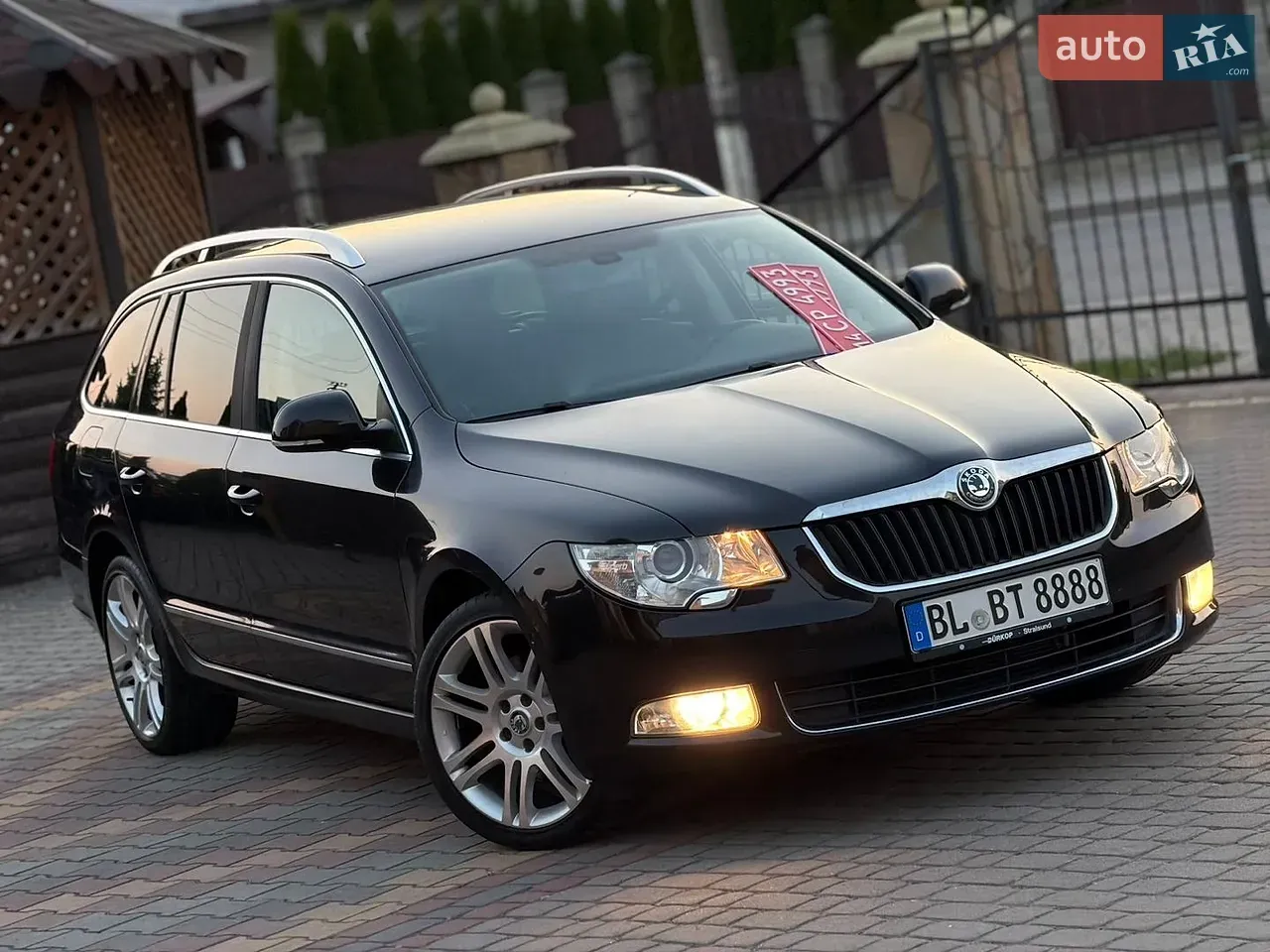 Skoda Superb 2011 photo 4