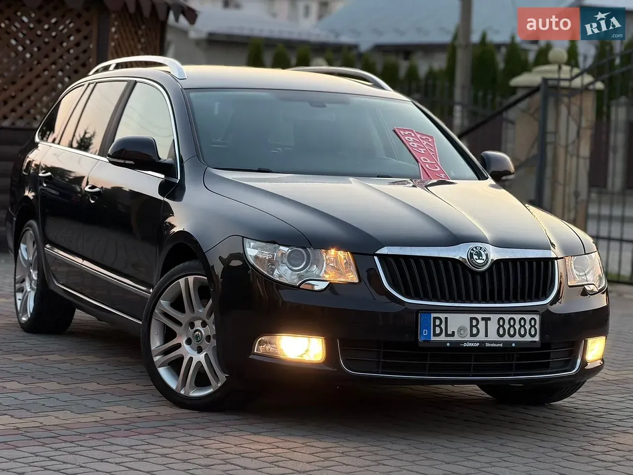 Skoda Superb 2011 photo 3