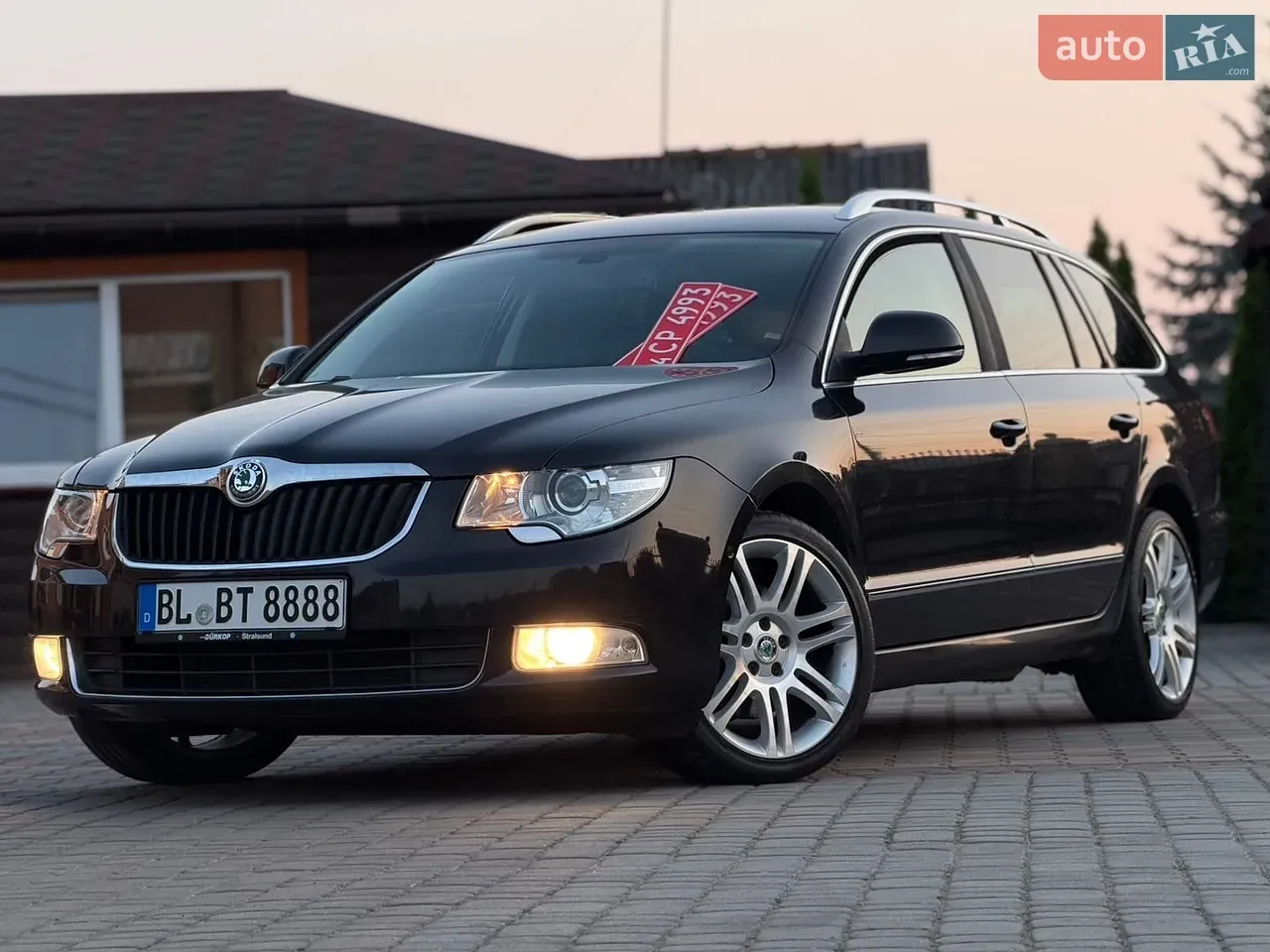 Skoda Superb 2011 photo 2