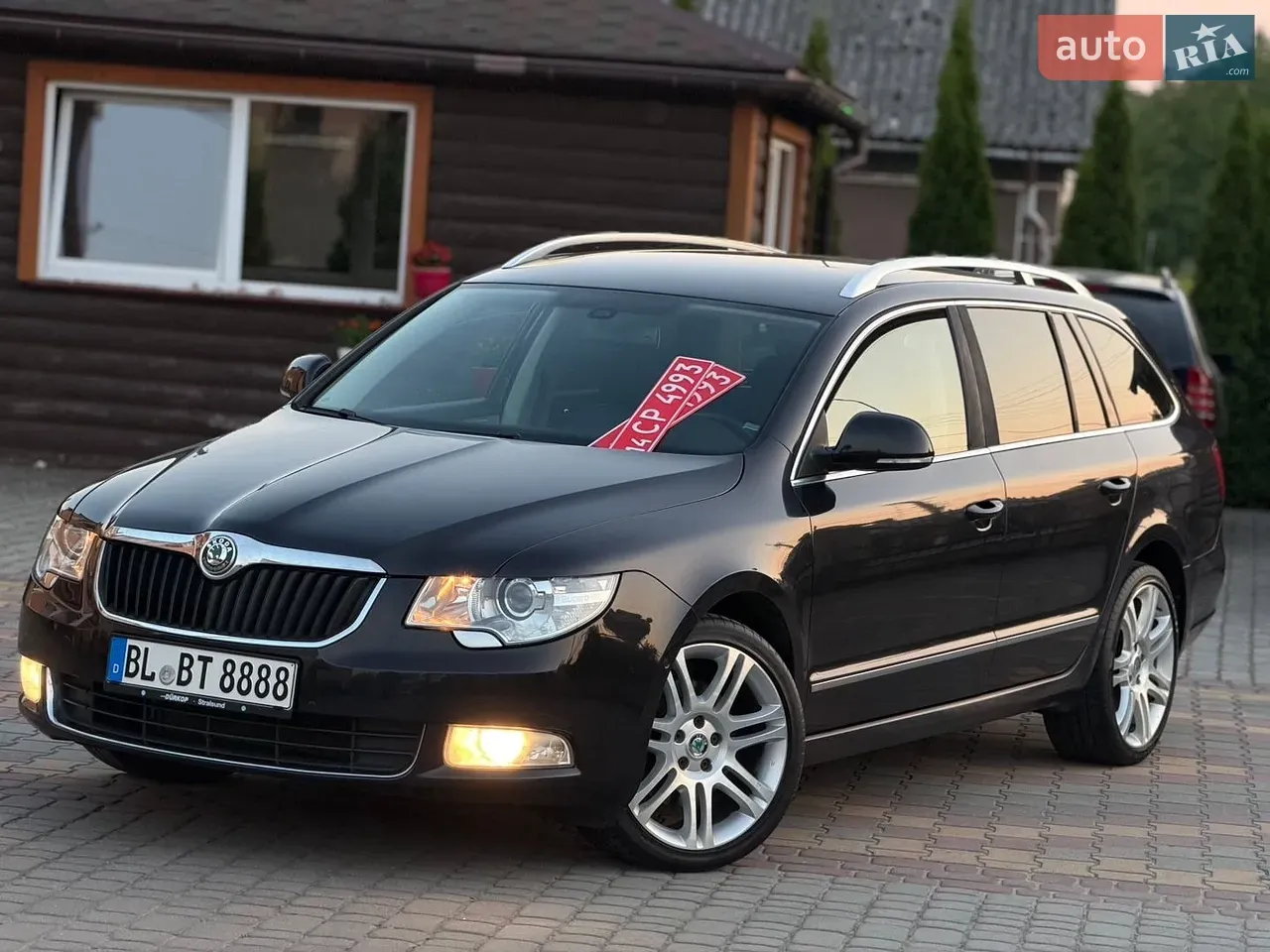 Skoda Superb 2011 photo 5