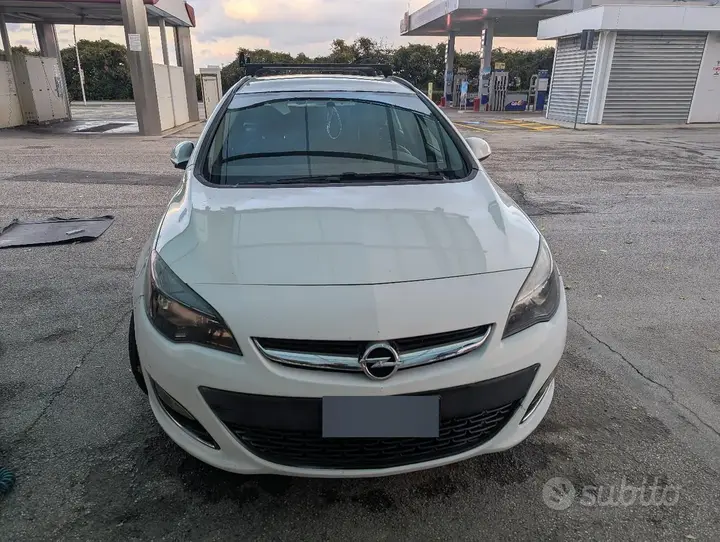 Opel Astra 2013 photo 3