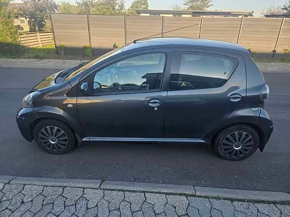 Toyota Aygo 2011 photo 2