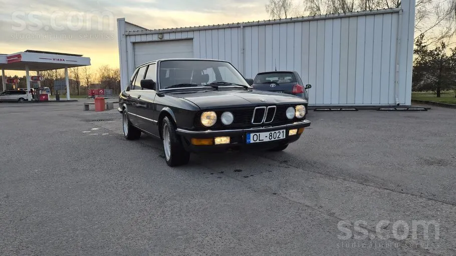 BMW 528