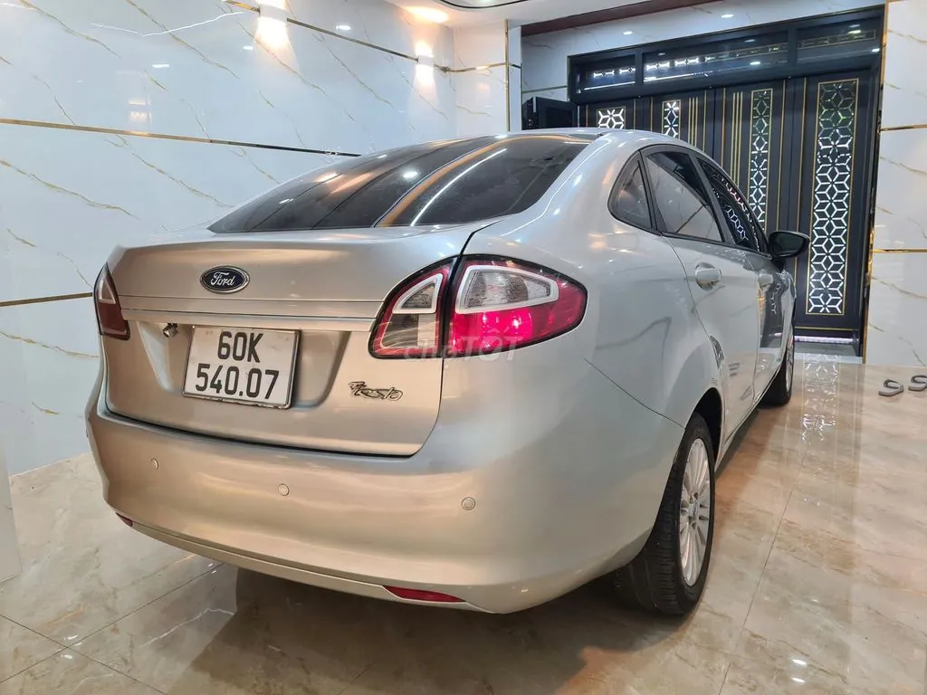 Ford Fiesta 2011 photo 2