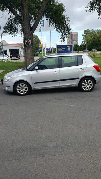 Skoda Fabia 2012 photo 3
