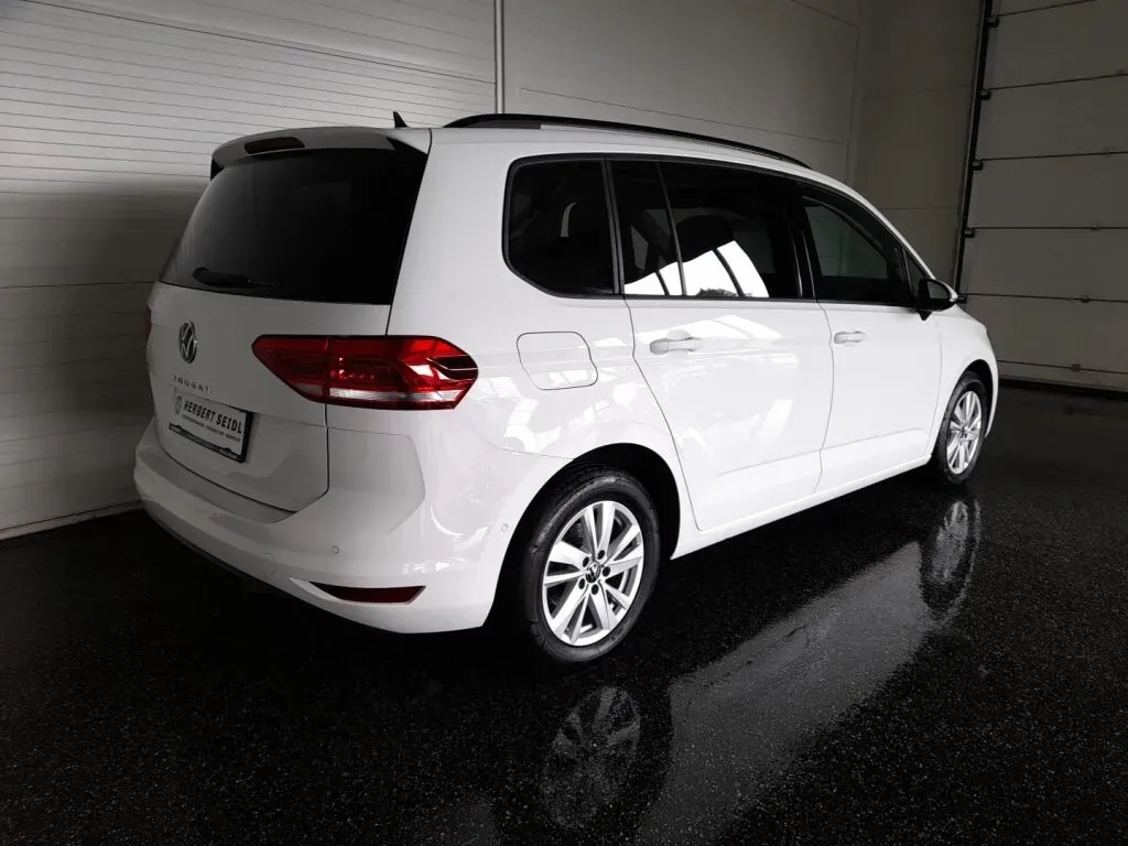 Volkswagen Touran 2022 photo 2