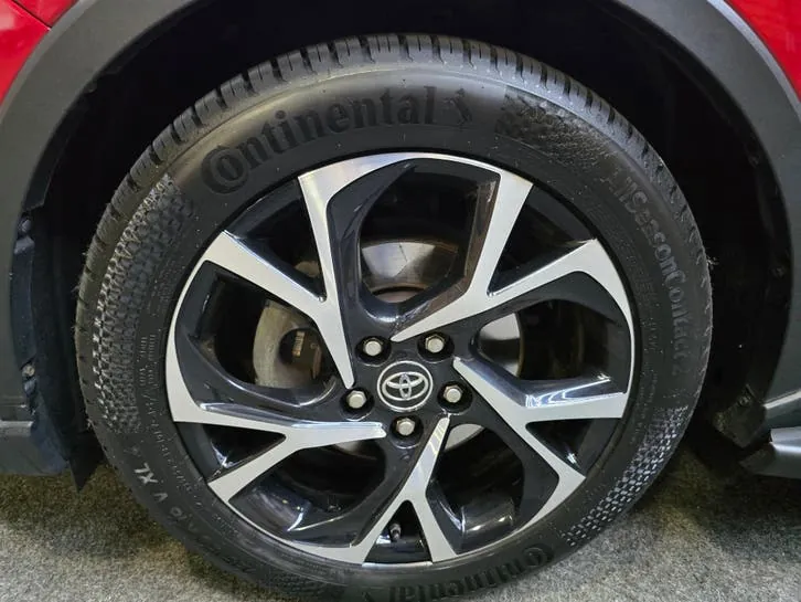 Toyota C-Hr 2020 photo 2