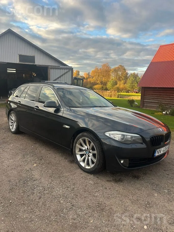 BMW 520 2011 photo 2