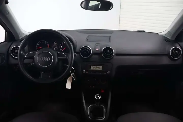 Audi A1 2010 photo 2