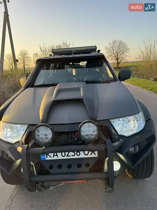 Mitsubishi Pajero 2010 photo 2