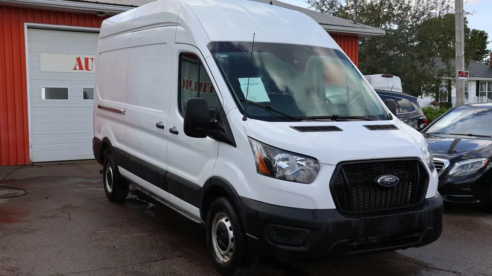Ford Transit 2023 photo 3