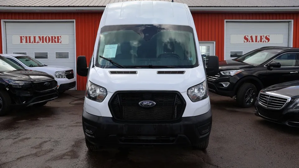 Ford Transit 2023 photo 2