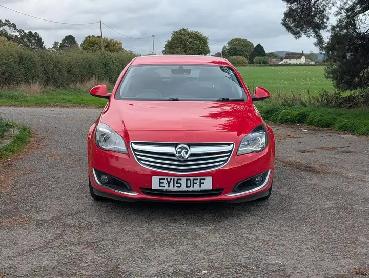 Vauxhall Insignia 2015 photo 2