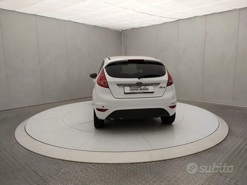 Ford Fiesta 2010 photo 5