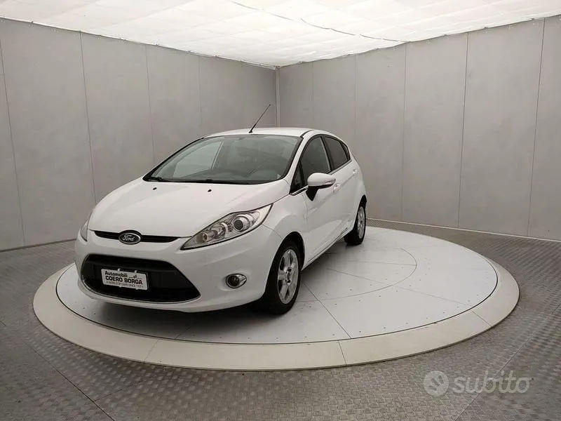 Ford Fiesta 2010 photo 3