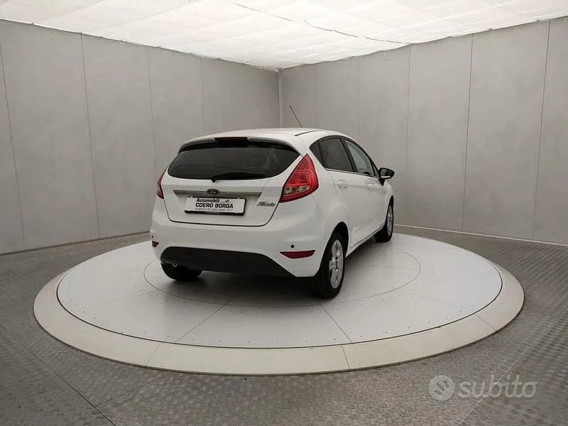 Ford Fiesta 2010 photo 4
