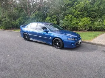 Holden Commodore 2001 photo 2