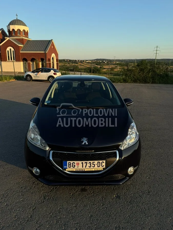 Peugeot 208 2015 photo 4